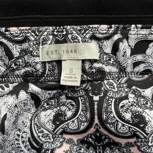 Beautiful Small knee length skirt. Multicolored.